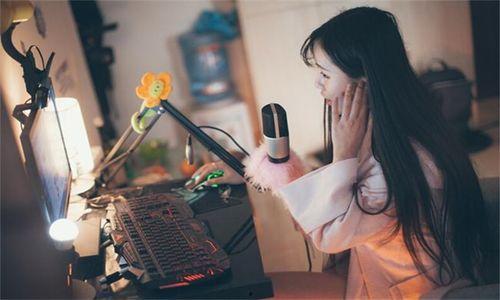 秦文龙直播吃瓜